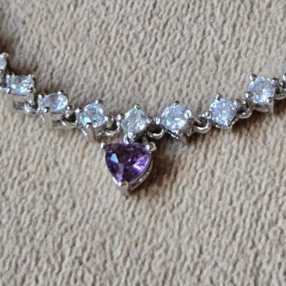 Beautiful sparkly bracelet with dangling purple hearts - Picture 4 of 5